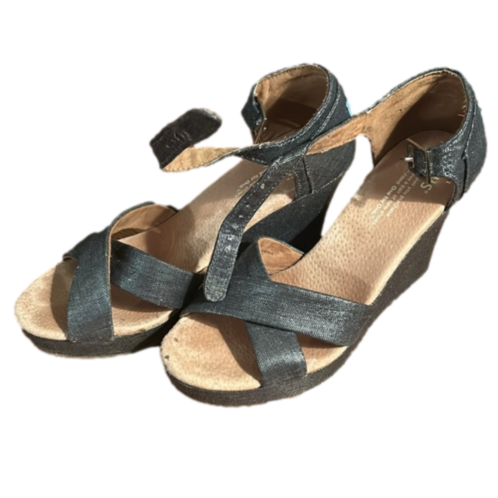 🌿Tom’s Dark Grey Metallic scrappy wedge size 7🌿